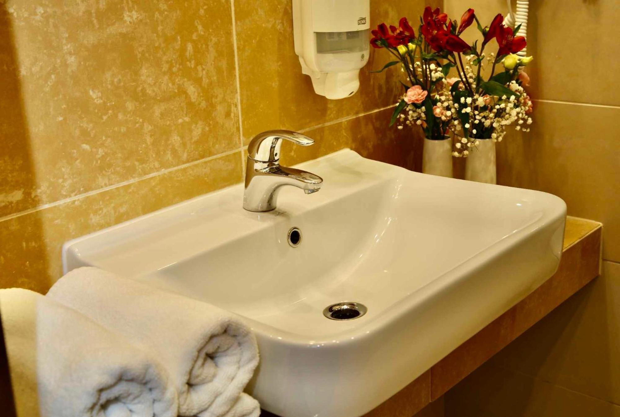 Hotel Teczowy Mlyn Kielce Dış mekan fotoğraf