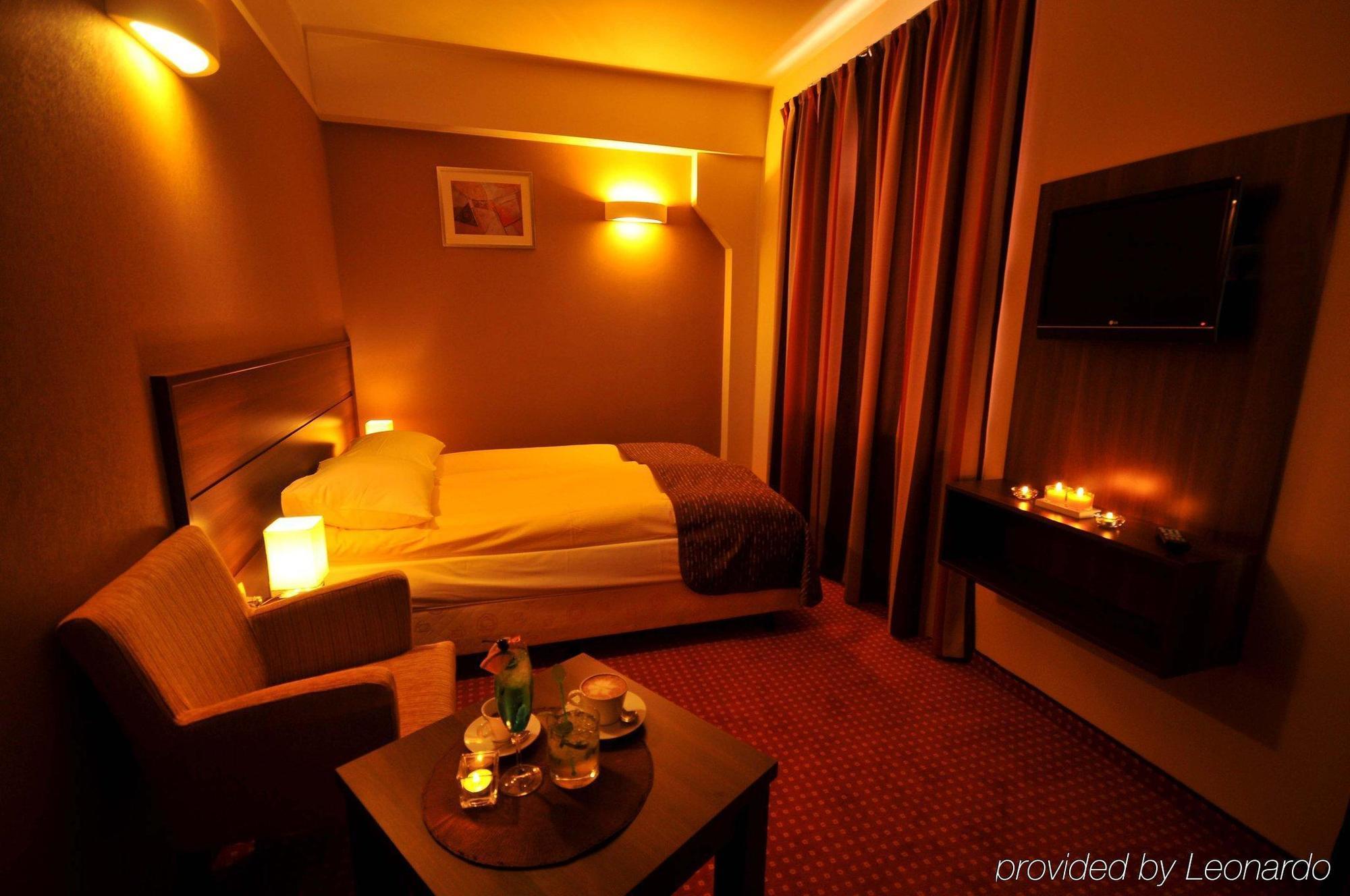 Hotel Teczowy Mlyn Kielce Oda fotoğraf