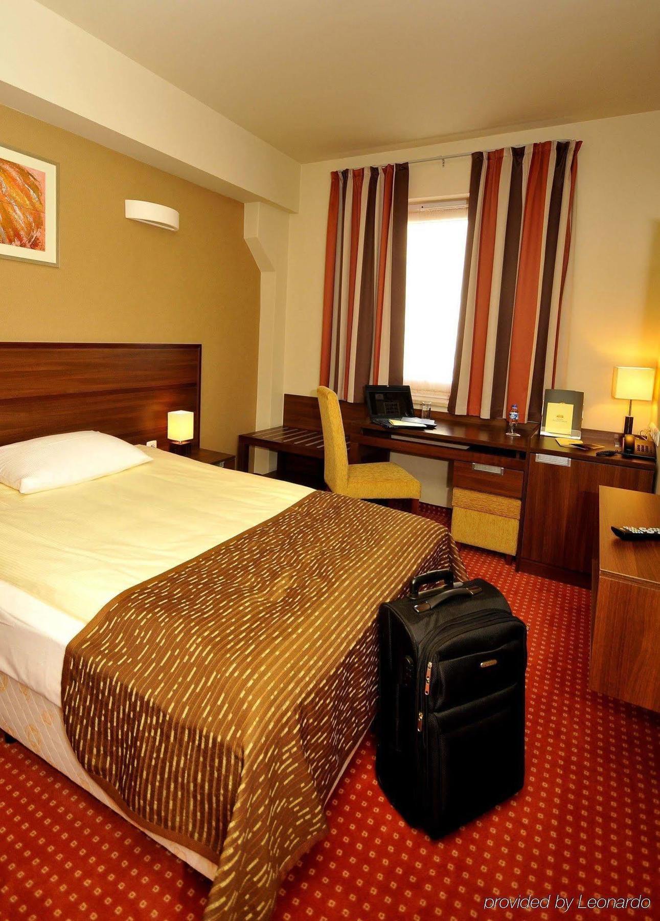 Hotel Teczowy Mlyn Kielce Oda fotoğraf